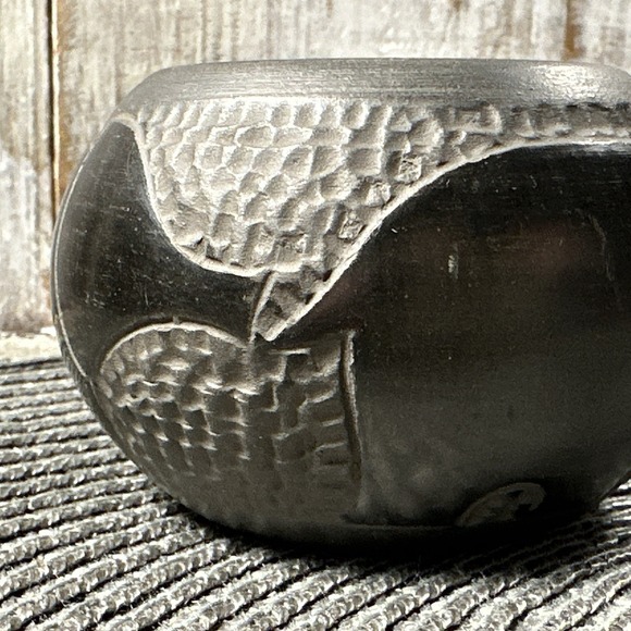 Native American Santa Clara Pottery Vase Black On Black Elephant Silhouette - Picture 8 of 16